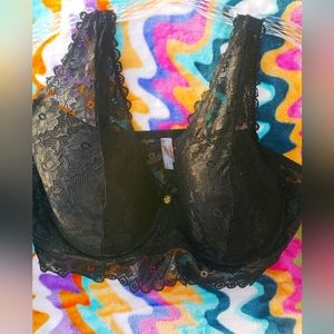 Daisy Fuentes bralette with under wire support